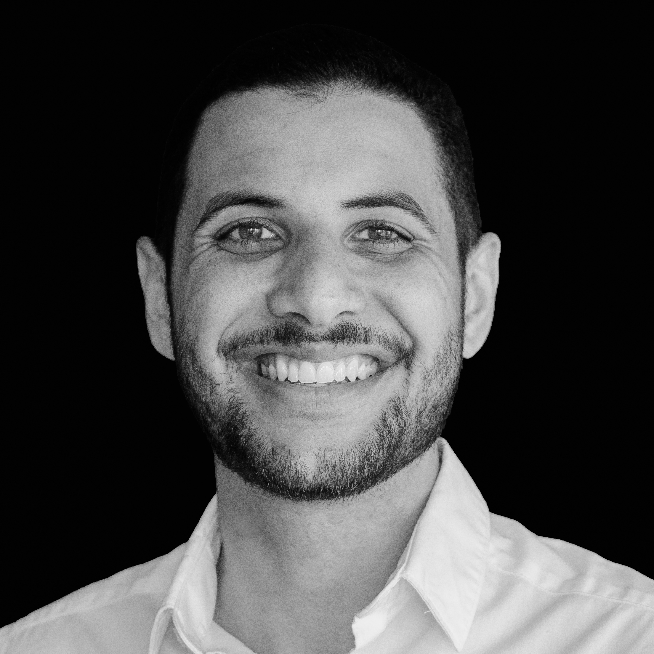 Headshot of Oliver Alonzo